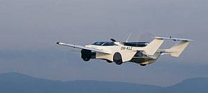 Videón az autó, ami repülővé képes átalakulni, és a levegőbe emelkedni