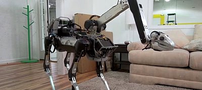 Négy lába mellé még kart is fog kapni a Boston Dynamics robotkutyája
