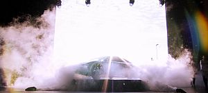 Olyan elektromos autót mutattak be, ami önmagát képes újra feltölteni