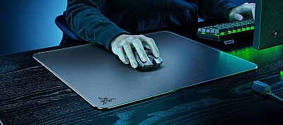 Különleges, üvegből készült egéralátétet ad ki a Razer