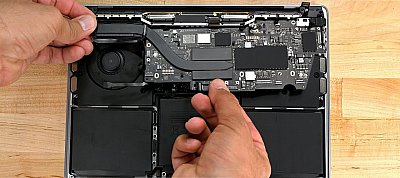 Szétkapták az Apple új MacBook Pro-ját - lebuktatták a cég kamuzását