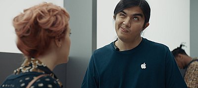 Ismét az Apple-t cikizi legújabb Galaxy reklámjában a Samsung