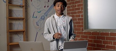 Keményen alázza az Apple MacBook Pro-ját a Microsoft új Surface reklámja