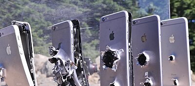 Hány iPhone kell egy géppuska-golyó megállításához?