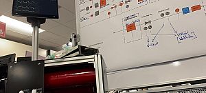 Videón a Tesla új, autóalkatrészekből épített lélegeztetőgépe