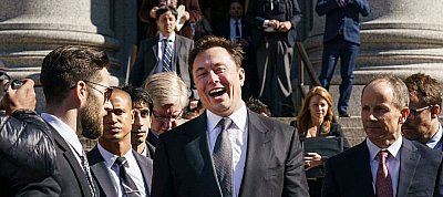 Elismerte Elon Musk: Sosem lesznek képesek önvezetésre a Tesla ekként árult autóinak milliói