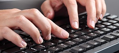 Megcsinálták a billentyűzetet, ami elektrosokkal tanít helyesen gépelni