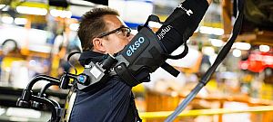 Kiborgokká építi át autóit összeszerelő munkásait a Ford