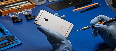 Végre el fognak árulni egy rendkívül fontos adatot akkujaikról az iPhone-ok