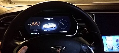 Asztali Linux-ot hekkeltek a Tesla autójára