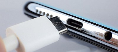 27 milliónál is többet ért a világ első USB-C csatlakozóval ellátott iPhone-ja