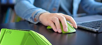 Itt a számítógépes origami-egér, amit használaton kívül ki lehet lapítani
