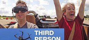 Így néz ki az ha úgy vezetünk a valóságban is egy autót, mint egy videójátékban tettük volna