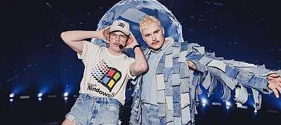 Videón Windows95man sokkoló előadása, amivel az Euróvíziós Dalfesztivál döntőjébe jutott
