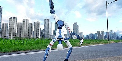 Videón a kínai szuperrobot, ami bukfencet vet és kézen állva is tud járni