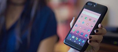 Fizetnek az iPhone-osok azért, hogy Android kerüljön a mobiljukra