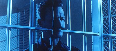 A valóságban is megcsinálták a Terminator 2 robotját, ami "átfolyik" a rácsokon