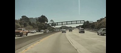 Videó: Éppen csak kiment a forgalomba a Tesla Cybertruck, és máris szétesett