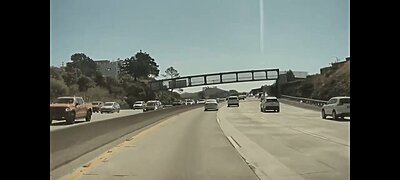 Videó: Éppen csak kiment a forgalomba a Tesla Cybertruck, és máris szétesett