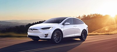 Nem csak a kormánykerék eshet le róluk, de a biztonsági öv és a fék is hibás lehet a Tesla-kon