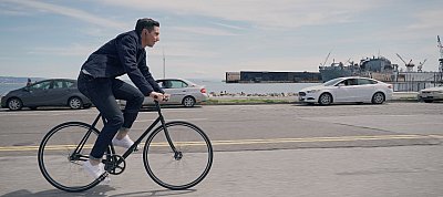 Navigál, webez és zenét is játszik a Levi's okos-biciklisdzsekije