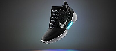 Tényleg megvásárolható önbefűző cipőt ad ki a Nike