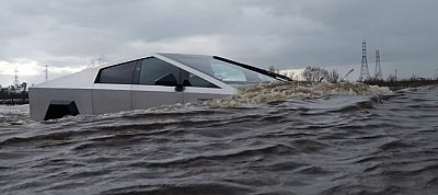 Videón, ahogy "nyakig" belehajt a vízbe és szinte teljesen elmerül egy Tesla Cybertruck