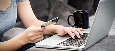 Biztonságosabb lesz a digitális áruk vásárlása jövőre