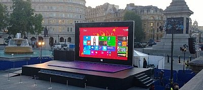 Gigantikus, 10 méteres Surface 2 táblagépet mutatott be a Microsoft