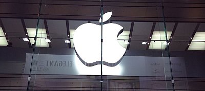 Titokban töltenek fel adatokat az iPhone-ok az Apple-höz