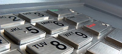 Párezer forintos pendrive-val foszthatók ki a bankautomaták
