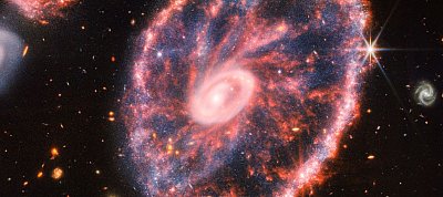 Kocsikerékre hasonlító galaxist fotózott a James Webb űrteleszkóp