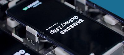 Videón mutatja be a Samsung, hogy hogyan gyártja új telefonját, a Z Flip-et