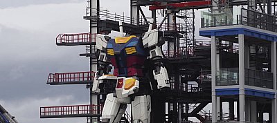 Már tesztelik a japánok az első, rajzfilmek alapján épített óriás harci robotjukat