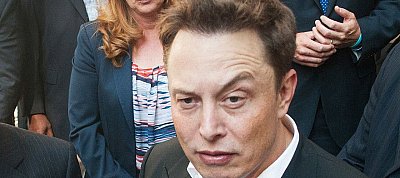 Kiderült: Kamuzott Elon Musk, a Tesla elnöke - mégse vonul ki a tőzsdéről a cég