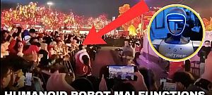 Videón, ahogy egy emberszabású robot megpróbál lefejelni egy nőt