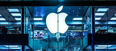 Mégsem fogja vizslatni az iPhone-osok fotóit az Apple - még egy ideig