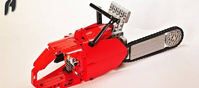 Nagyon ravasz: LEGO-ból építettek működő láncfűrészt