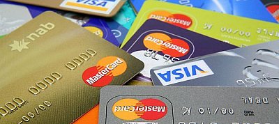 Interneten rendelt lopott bankkártyákkal vásárolt egy magyar férfi