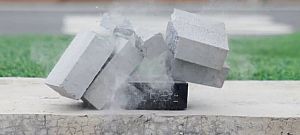 Videón, ahogy elképesztő módon megkínoznak egy PC-t- mégis túléli