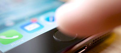 Ujjlenyomat-olvasó is lehet egyben majd az új iPhone-ok kijelzője