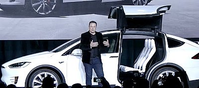 3.2 mp alatt gyorsul 100-ra a Tesla új SUV-ja, a Model X