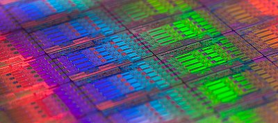 Brutálisan erős, 18-magos Xeon processzorokat jelentett be az Intel