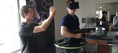Szó szerint bejárhatóvá teszi a játéktereket a Virtuix Omni futópadja
