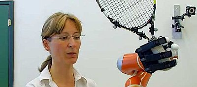 Repülés közben kapja el a tárgyakat az intelligens robotkar