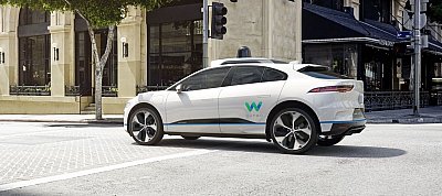Megpróbálta ellopni a Google egyik sofőr nélküli, önvezető robottaxiját egy hajléktalan