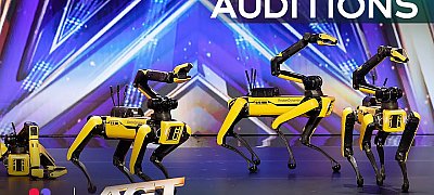 Videón, ahogy a Spot robotkutyák fellépnek az amerikai Megasztárban