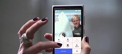 Simán lehet telefonhívásról videóhívásra váltani a Windows Phone 8.1-ben