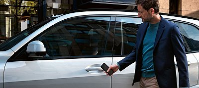Androidos telefonokkal is lehet nyitni, zárni és indítani is autókat mostantól