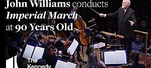 Videón, ahogy dirigálja a legendás Star Wars dalt annak 90 éves szerzője